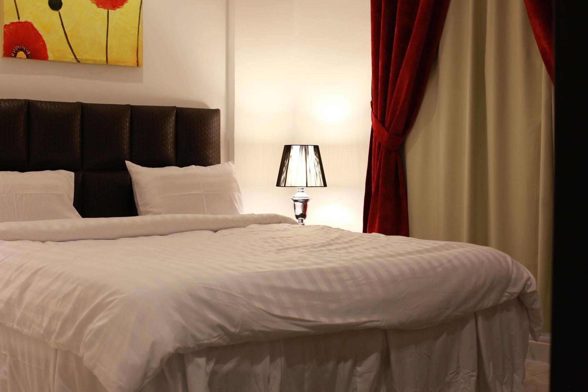 Continental Suite Salmiya Exteriör bild